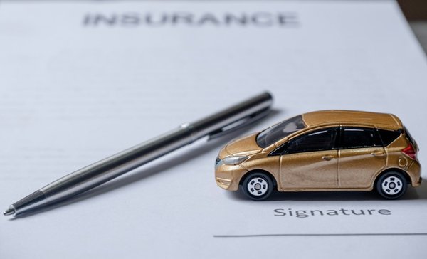 Comprendre le calcul prix assurance auto : facteurs clés à connaître