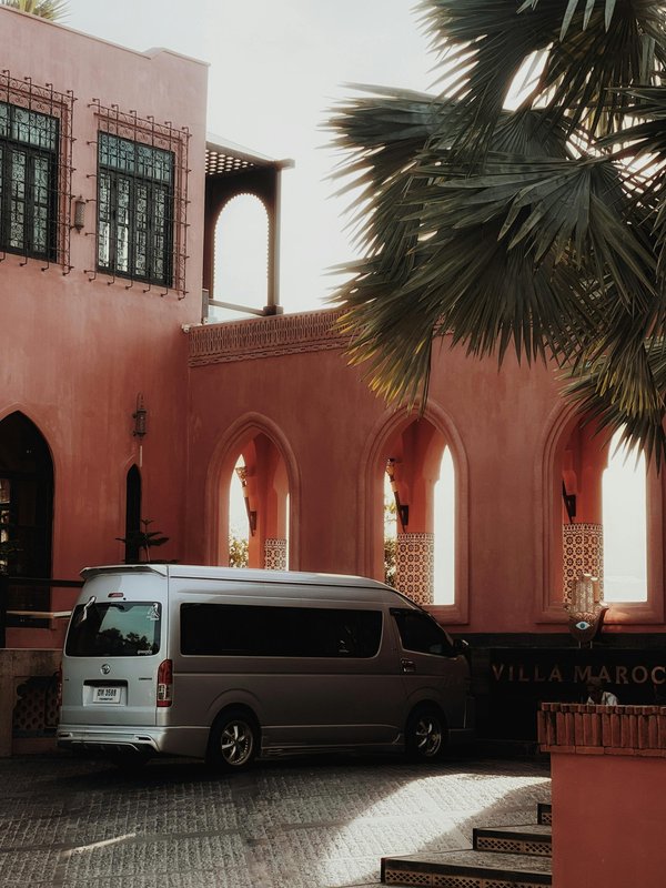 Location minibus 9 places : confort et flexibilité pour tous vos déplacements