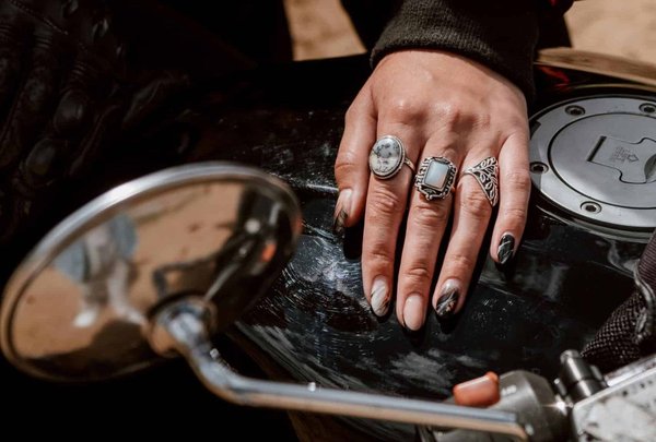 Comment choisir sa première moto : guide complet