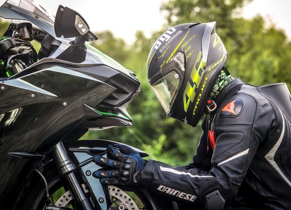 Quels sont les critères pour choisir des gants de moto ?